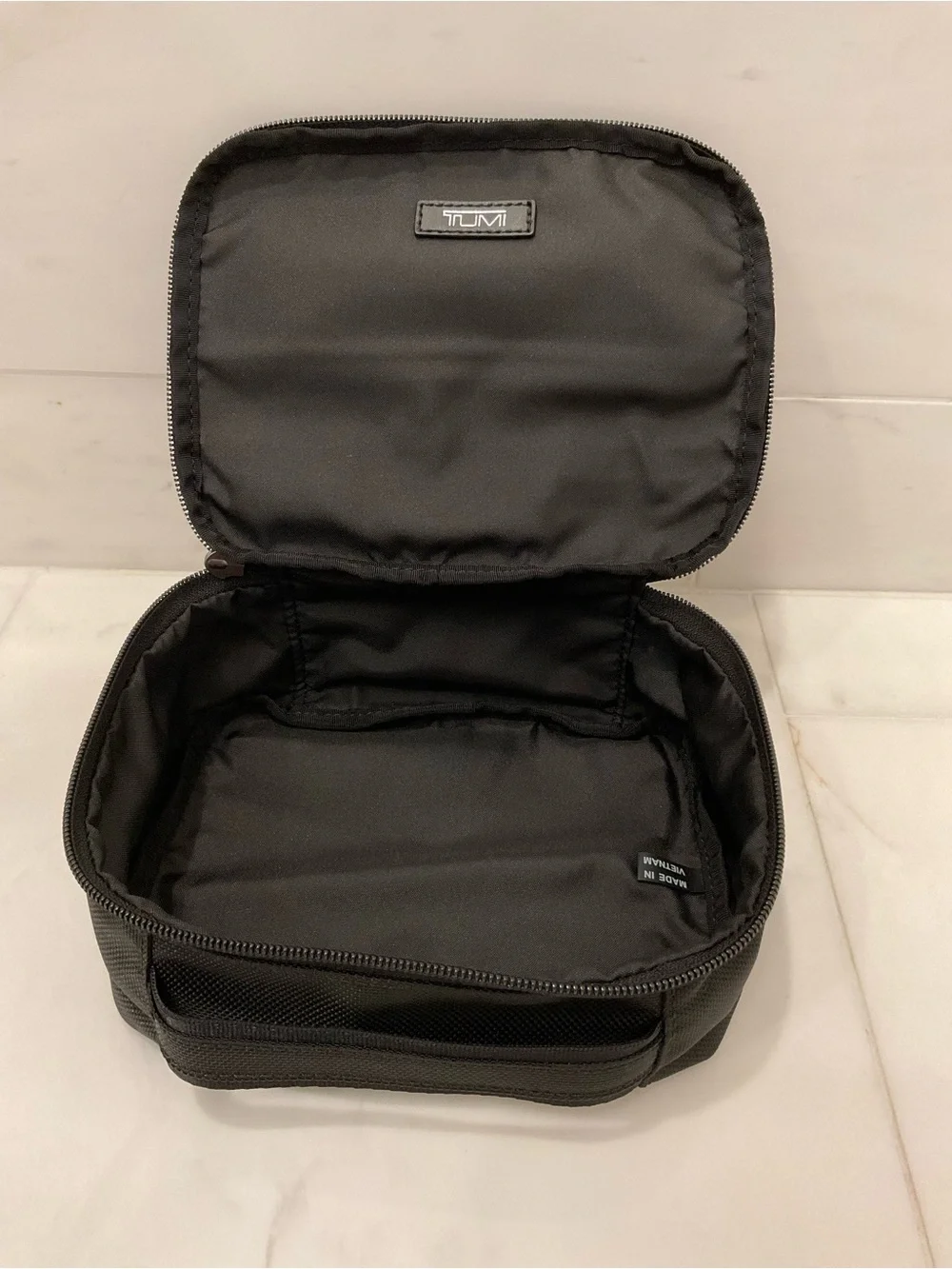 NEW TUMI Zippered CUBE TRAVEL POUCH - Cosmetic Bag - SOLID BLACK